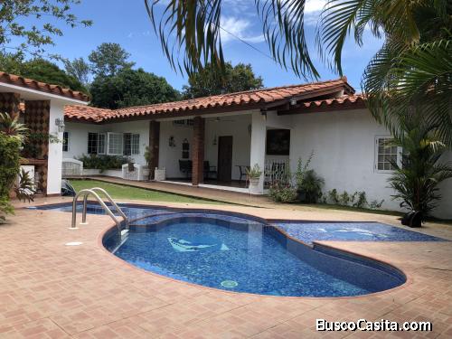 GANGA! CASA DE PLAYA EN CORONADO, PRECIO NEGOCIABLE!