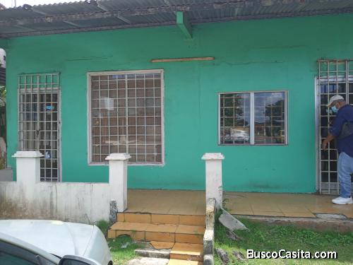 Se vende casa en área comercial