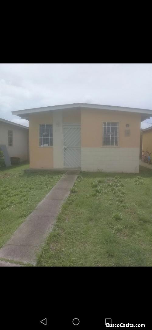 Se alquila casa  de 2 habitación en el área de nuevo Tocumen barriada cerca del metro