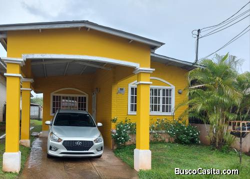 Se alquila casa3 cuartos 2 baños con garaje