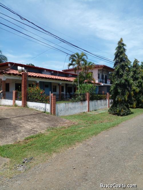 VENDO CASA GRANDE Y BIEN UBICADA EN CHITRE