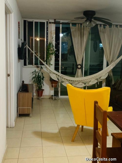 Se alquila acogedor apartamento totalmente amueblado y céntrico.