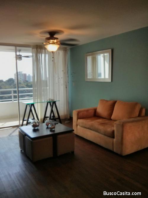 SE ALQUILA APARTAMENTO EN PH CENTRAL PARK 