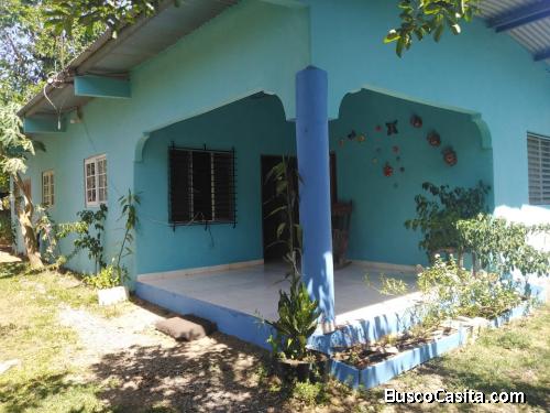 NEGOCIABLE CASA EN VENTA CON AMPLIO TERRENO 