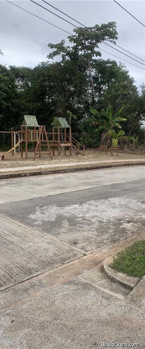 SE VENDE CASA. CEL: 6583-6550