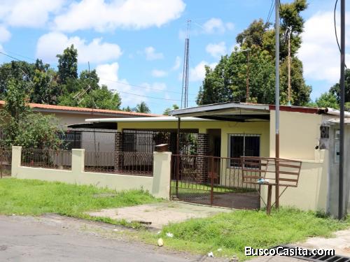 Venta de 2 casas en el centro de David Panamá (280,000 dólares, negociable) teléfono +507-6997-4374