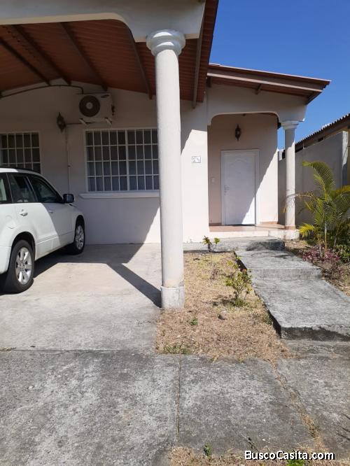 Alquiler de casa en Brisas del Golf-San Miguelito