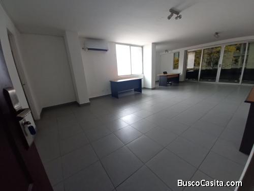 Perejil Av. Perú Alquilo Local para Oficinas 60m2. Piso 2. $650