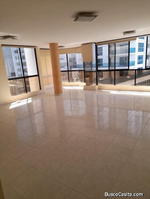 Punta Paitilla Alquilo Bonito y Amplio Apartamento 225m2.$1800 3Rec,3.5b,2est