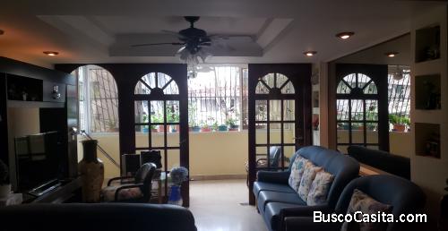 EXCELENTE OFERTA: VENDO APARTAMENTO  CÉNTRICO Y AMPLIO 