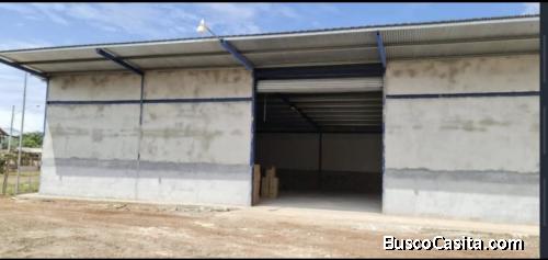 Bodega céntrica a la entrada de Aguadulce