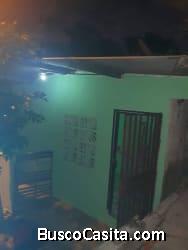 Se alquila una pequeña casa en San Miguelito monte oscuro 