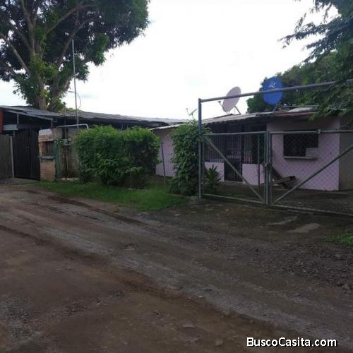 casa con negocio de bar restaurante cerca de playa bijao panama rio hato