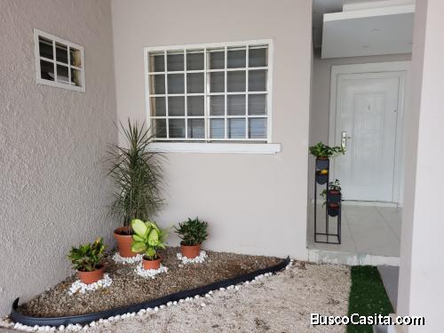 Se Vende Casa en Las Praderas de Brisas del Golf