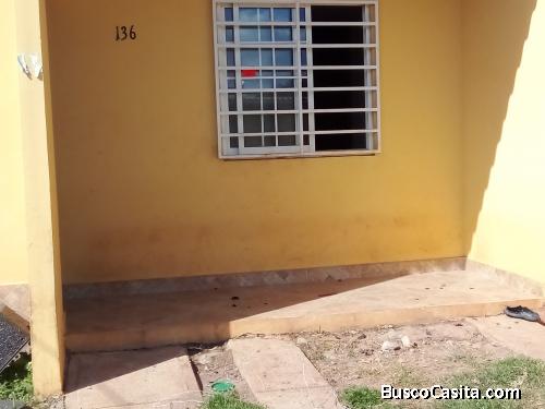 Alquilo casa de barriada 