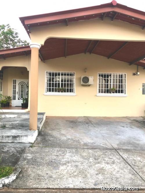 Se Alquila Casa en Brisas del Golf 