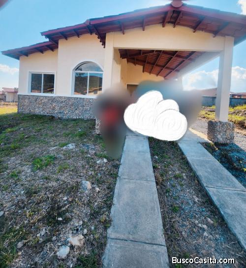 SE ALQUILA CASA EN ALTO BOQUETE, PANAMA , EN EL RESINDENCIAL MYSTUC GARDEN 