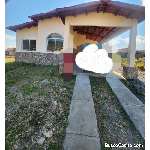 SE ALQUILA CASA EN ALTO BOQUETE, PANAMA , EN EL RESINDENCIAL MYSTUC GARDEN 