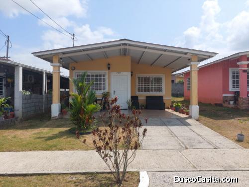 Se alquila casa en Las praderas de San Lorenzo con opción a compra