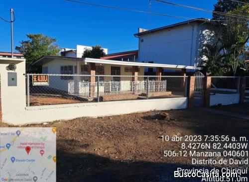 Se alquila casa con ubicación céntrica en San Mateo, David, Chiriquí.