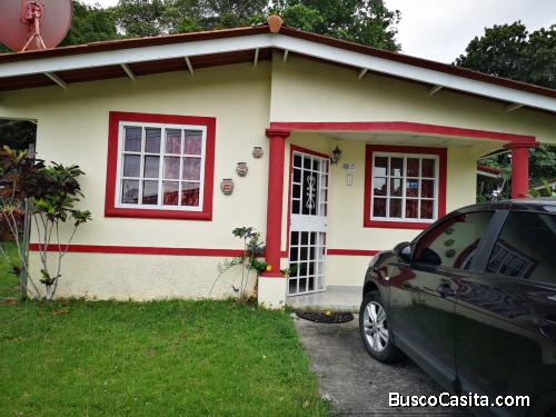Se alquila casa amplia