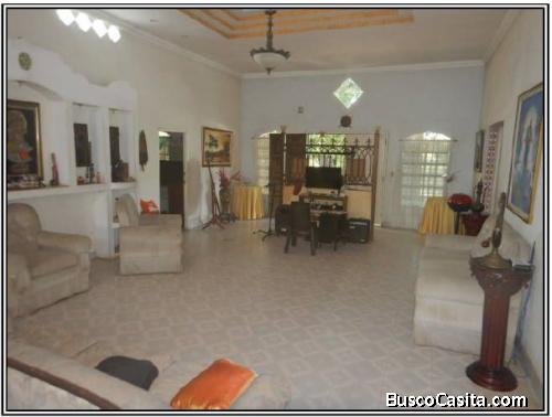 Vendo amplia y cómoda residencia con 600 mts2 de terreno
