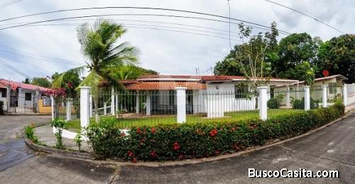 SE VENDE CASA EN ALTOS DE VACAMONTE - HOUSE FOR SALE IN ALTOS DE VACAMONTE