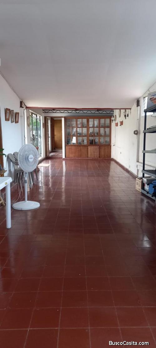 TE INTERESAN LAS CASAS CON PATIO AMPLIO...