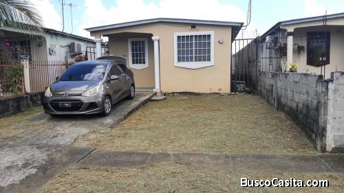 Se alquila casa en Altos del angel