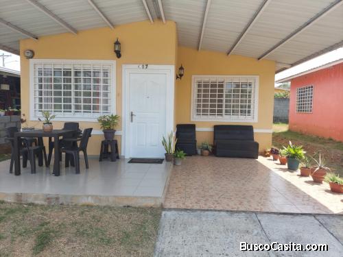 Se alquila casa en Las praderas de San Lorenzo con opción a compra