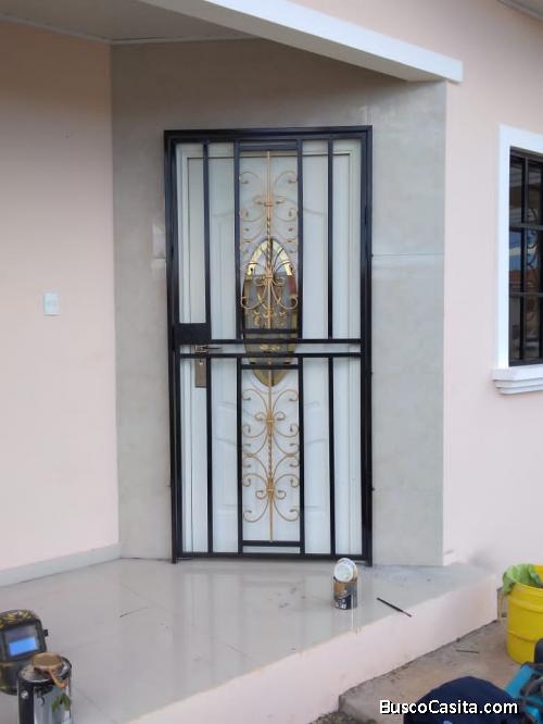 Se alquila casa semiamueblada en chitre