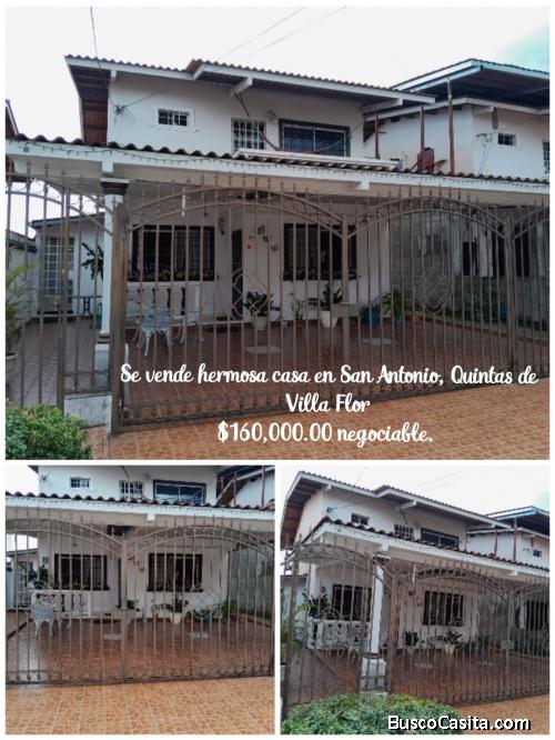 casa de dos pisos totalmente cercada