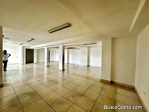 Local en Alquiler área Bancaria 