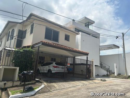 RESIDENCIA CALLE SIN SALIDA EN LA LOCERIA, UBICACION PRIVILEGIADA, AMUEBLADO
