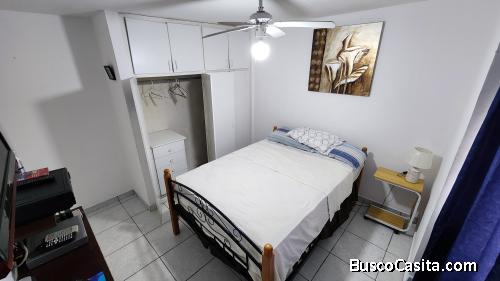 HOMBRE EJECUTIVO SOLO CUARTO AMPLIO CLOSET CAJONES AIRE ACONDICIONADO INCLUYE USO DE COCINA ETC.