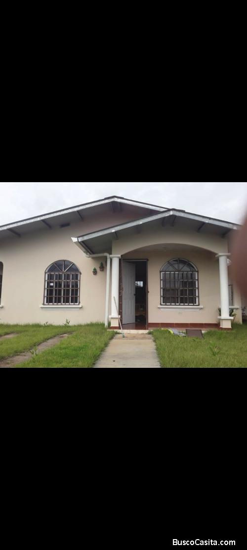 Alquiler de casa en barriada sueños de santiago