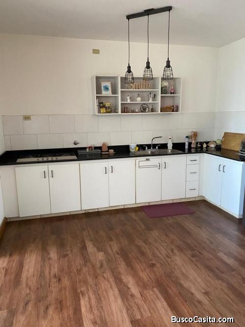 SE ALQUILA APARTAMENTO AMOBLADO 