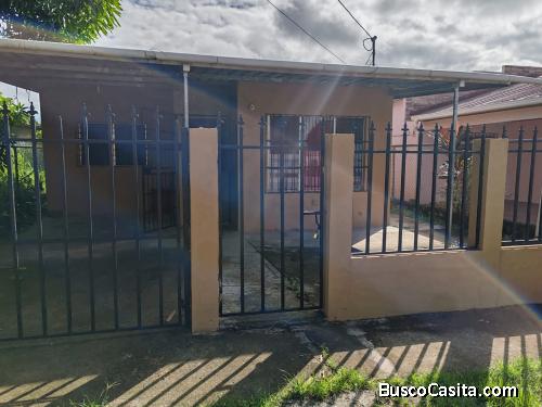 Alquilo Casa en villa Bonita
