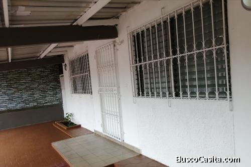 Casa en Santa Clara en frente de Villa Lucre a B 130,000 por debajo del precio del avaluo de B 150k