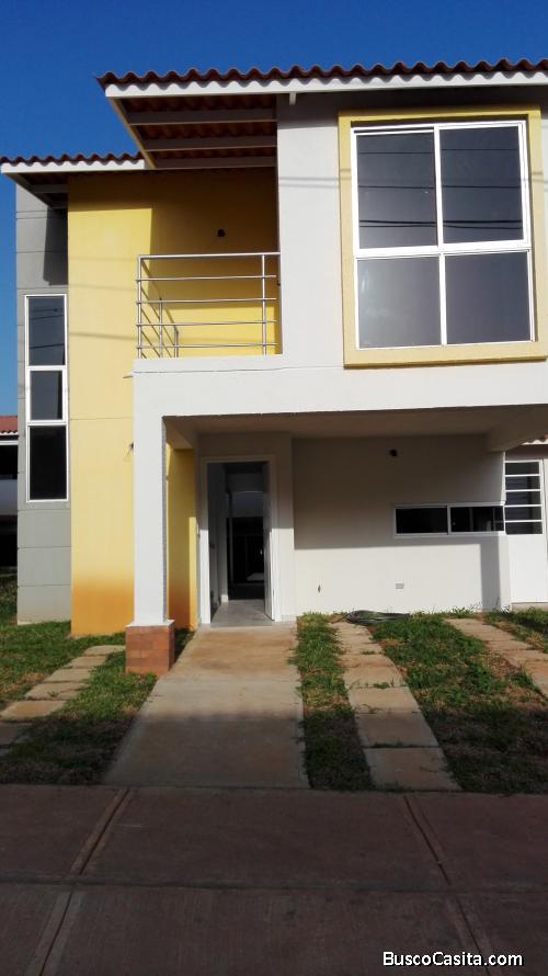 BONITA CASA DOS PISOS en VILLAS de Arraiján