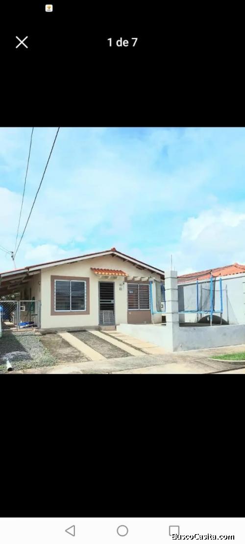 Se vende casa de 3 rec, 2 baños,b 1 estacionamiento. Negociable.