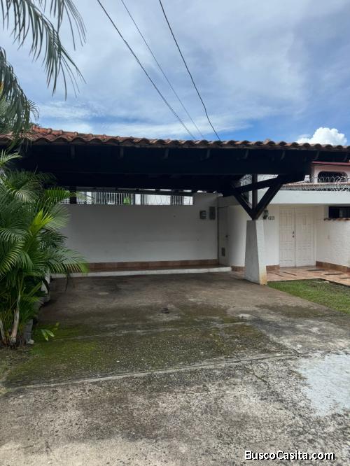 CASA DUPLEX UBICADA EN LA ALAMEDA PRECIO $398,000