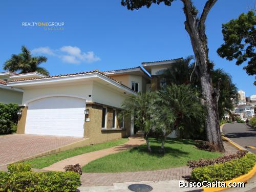 Casa de 3 recámaras con piscina en Tucán Country Club