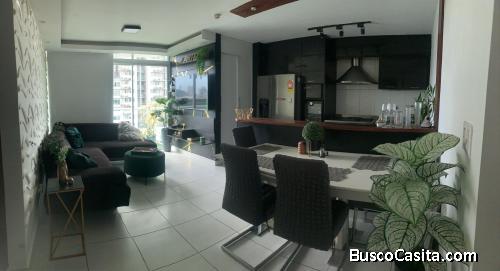 Se alquila apartamento en vía España FULL AMOBLADO, lindo, moderno y céntrico.