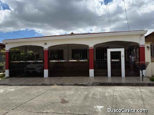 Casa en Venta en Brisas del Golf – Remodelada