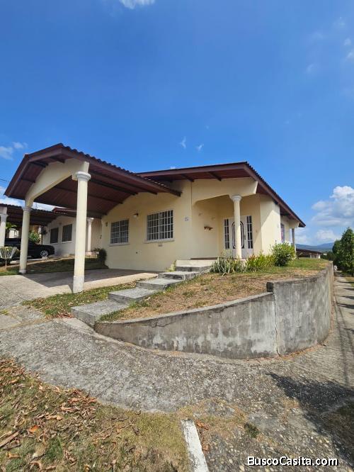 Casa de esquina en venta – Brisas del Golf