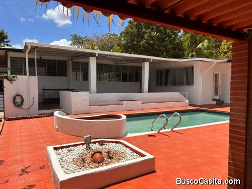 Casa en venta con piscina y amplio terreno en Las Cumbres