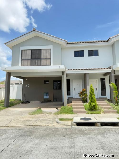 Casa Dúplex en Alquiler en PH Vallarta, Brisas del Golf con Patio y Área Social