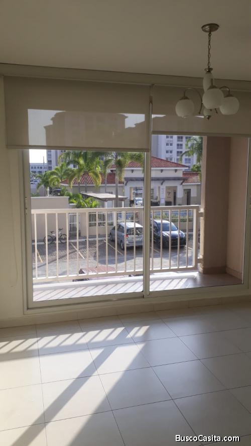 Alquiler apartamento en Torres de Versalles 3 recámaras con balcón