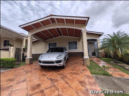 Casa en Villa Lucre con Patio y Terraza – 3 Recámaras